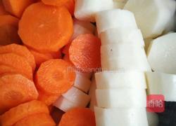 山药红萝卜排骨汤的做法图解4