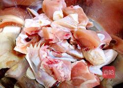 三黄鸡炖土豆的做法图解1