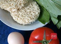 番茄汁鸡蛋面的做法图解1