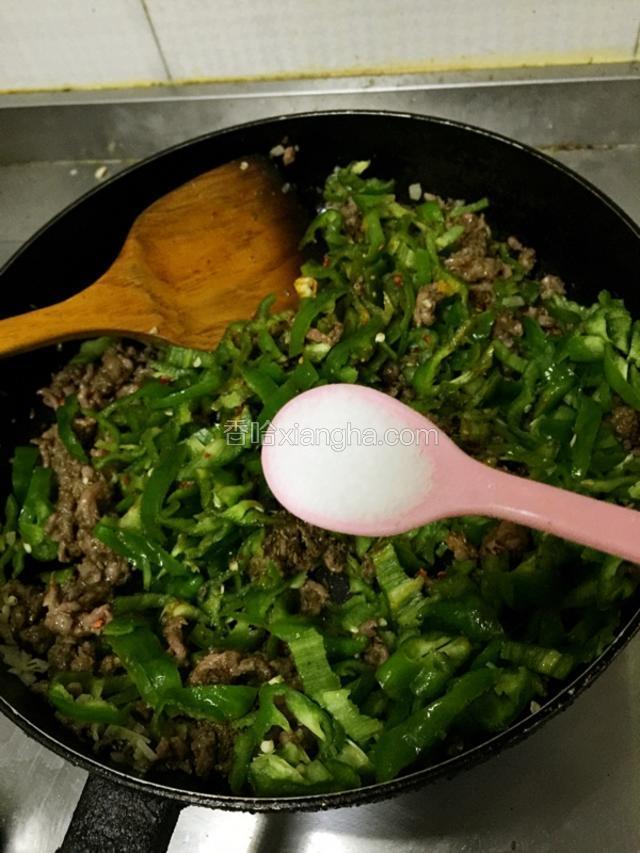 加盐，儿童酱油，翻炒