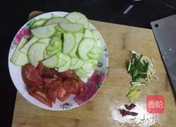 西葫芦炒番茄的做法图解1