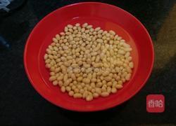 黄豆猪脚汤的做法图解2