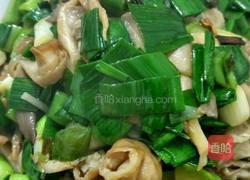 蒜苗蘑菇 小炒小肠的做法图解6