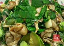 蒜苗蘑菇 小炒小肠的做法图解5