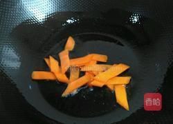 彩蔬炒腐竹的做法图解3