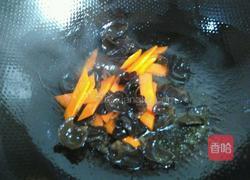 彩蔬炒腐竹的做法图解4