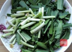 韭菜木耳炒肉片的做法图解2
