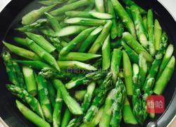 干虾米炒芦笋的做法图解2