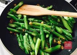 干虾米炒芦笋的做法图解5