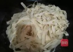 Illustration of how to make spaghetti noodles 5