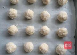 蛋白椰蓉球的做法图解3