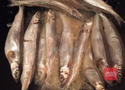 香煎多春鱼🐠的做法图解1