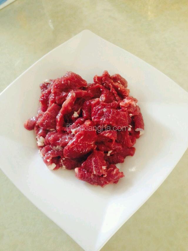 将牛肉切片