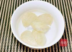 杏汁燉燕窩桃膠的做法图解4