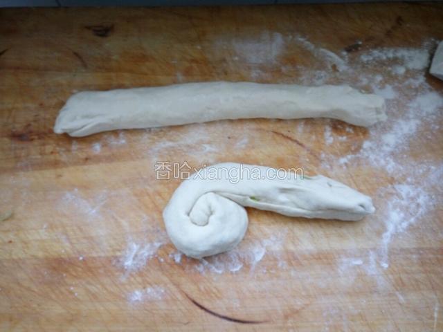 揪出面挤抻拉长从一边卷入