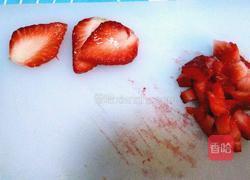 草莓酸奶盆栽的做法图解2