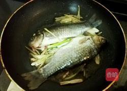 砂锅枸杞香菇鲫鱼豆腐汤的做法图解8