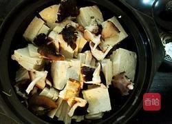砂锅枸杞香菇鲫鱼豆腐汤的做法图解11