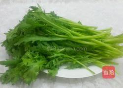 白灼茼蒿的做法图解1