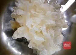 银耳莲子红枣汤的做法图解1