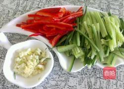 柠檬鸡丝的做法图解1