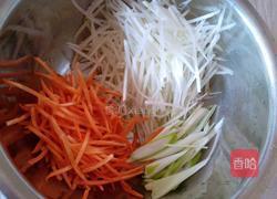 爽口萝卜丝的做法图解1