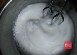 双色可可蛋糕卷的做法图解2