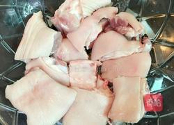 红糖焖猪蹄的做法图解1