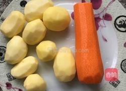 胡萝卜炒土豆片的做法图解1