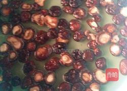 自制香菇酱的做法图解1