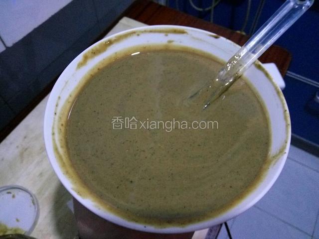 然后加入芝麻酱拌匀备用