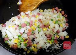 什锦吐司咖喱炒饭的做法图解6