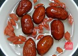 红枣杞子桂圆鸡蛋的做法图解3
