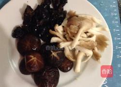 玉米排骨煲的做法图解2