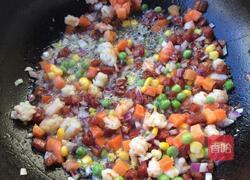 腊肠虾仁什锦炒饭的做法图解8