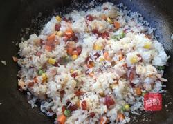 腊肠虾仁什锦炒饭的做法图解9