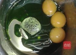 菠菜戚风蛋糕的做法图解2