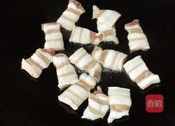 五花肉炒蒜苗的做法图解4