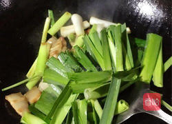 五花肉炒蒜苗的做法图解8