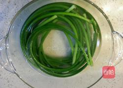 手撕蒜薹的做法图解4