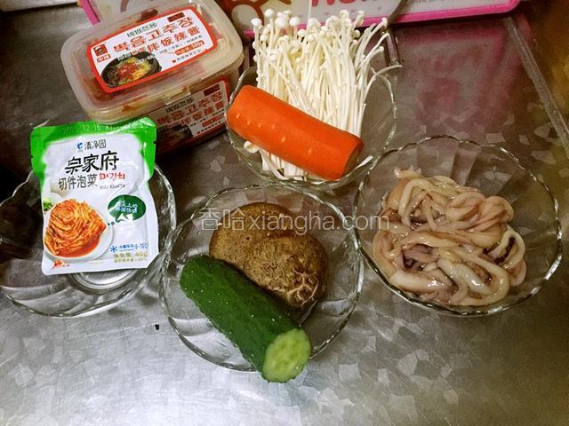 准备食材，如下～还有豆芽忘了拍进去