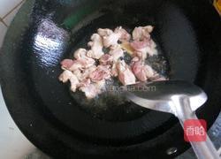 木耳炒白菜片的做法图解1