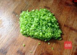 猪肉芹菜馅的做法图解2