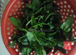 菠菜猪肝鸡蛋汤的做法图解1