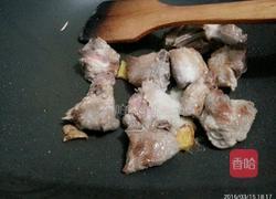 胡萝卜玉米烧排骨的做法图解6