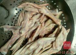 鲍汁扣鹅掌的做法图解1