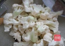 香肠炒花菜的做法图解1