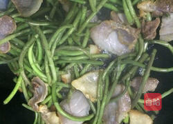 野生藜蒿炒腊肉的做法图解7