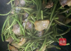 野生藜蒿炒腊肉的做法图解8