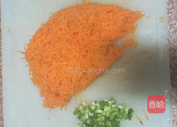 胡萝卜鸡蛋饼的做法图解2